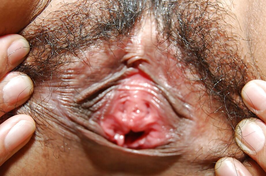 16P Midori Kimishima spreads her legs wide to show her hairy twat