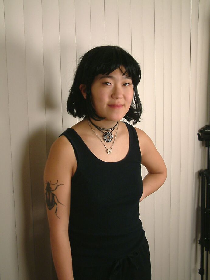 16P Cady asiatique amateur et mince met sa chatte poilue sous surveillance