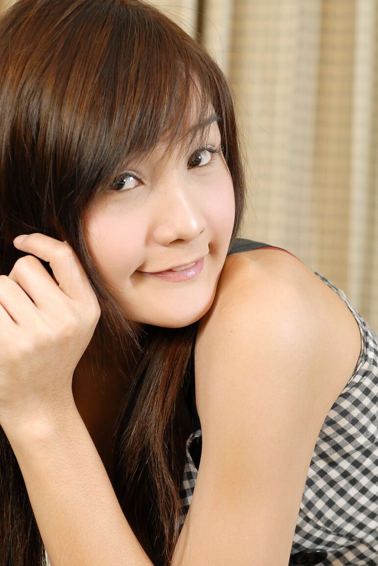 17P Teen Asian Transe Mod 2 wichst solo ihren Schwanz, bevor sie Sperma verspritzt