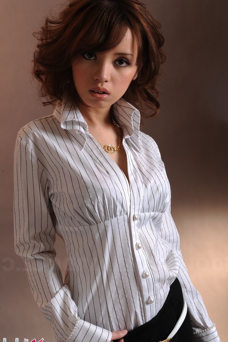 15P日本人美女モデル愛島リナがミニスカートとストッキングで非ヌードモデル