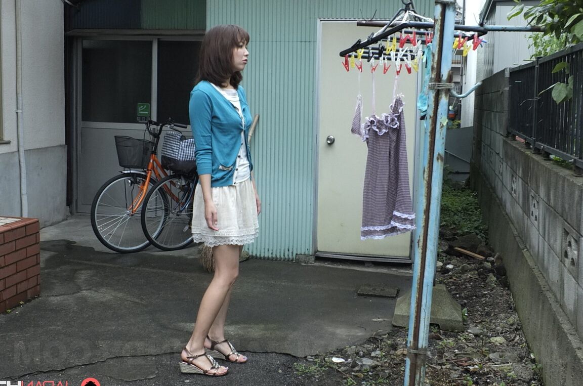 20P La dulce japonesa Juri Kitahara le hace una mamada caliente a su casero