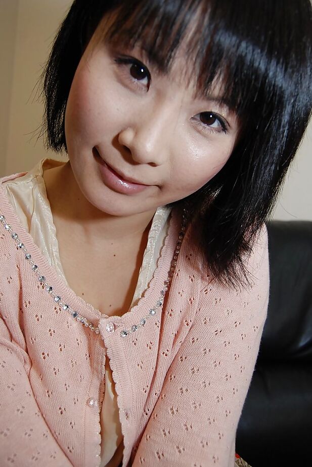 16P Asian babe Minori Nagakawa stripping down and exposing her hairy cunt