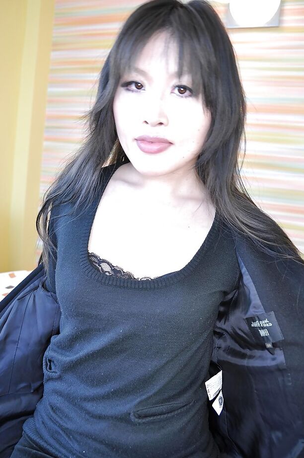 16P Asian MILF Kazue Yabuta stripping down and exposing her inviting cunt