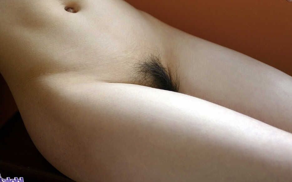 16P L'adolescente japonaise Kanan Kawaii prend de superbes poses nue après s'être déshabillée