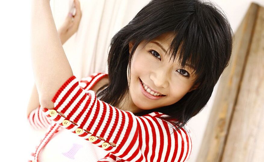 16P La linda japonesa Sasa Handa expone sus pechos después de mostrar ropa interior