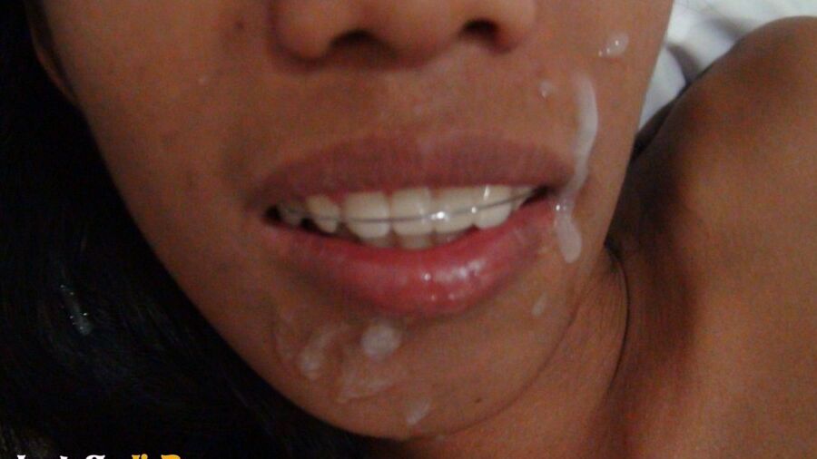 15P Chica filipina chupa el semen de una polla y también tiene sexo por dinero para comer