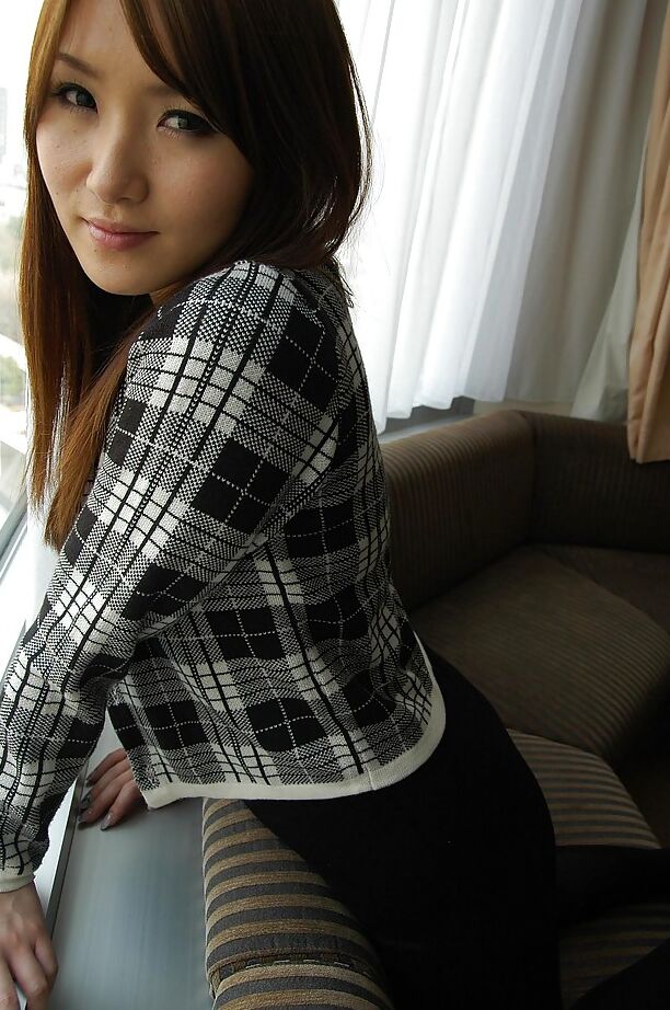 16P 笑顔が可愛い恥ずかしがり屋の北原志保が服を脱ぎ捨てる
