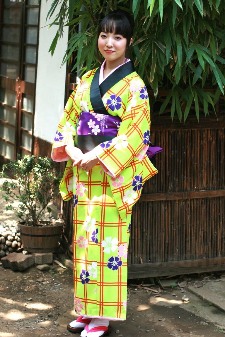 15P Dulce japonesa se sube el kimono