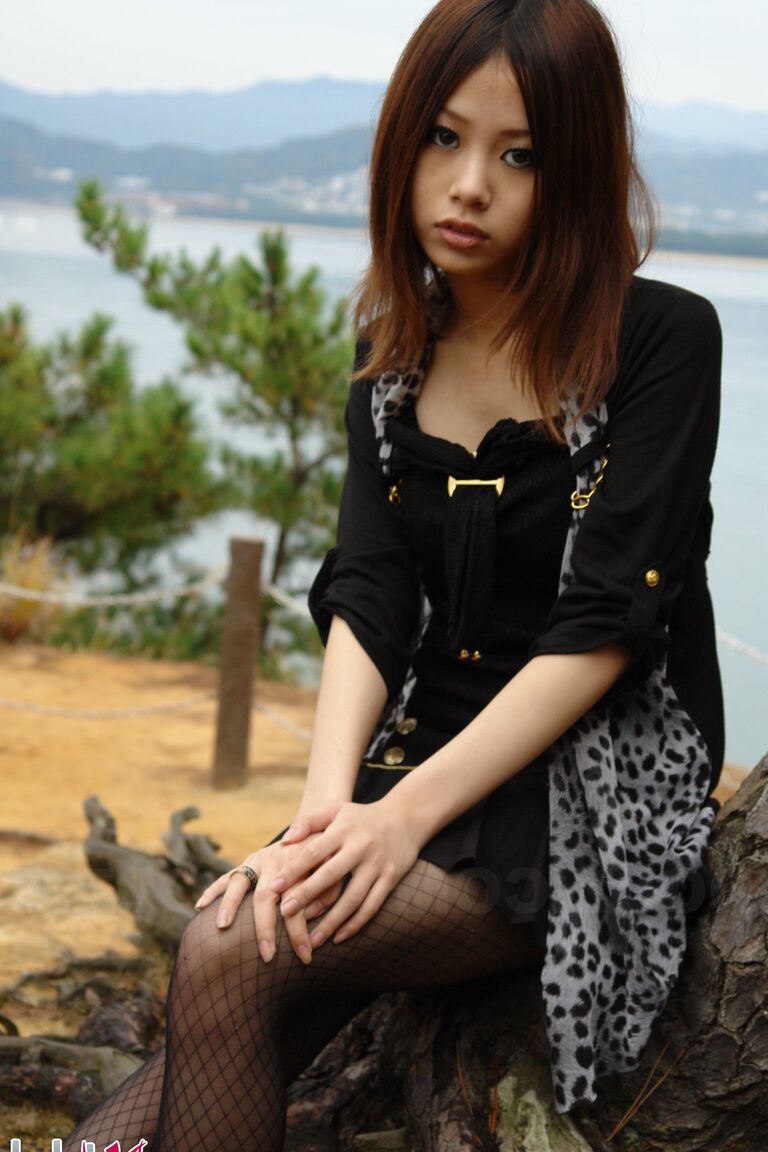 15P Japanese babe model Rena strips naked by the ocean in sunglasses