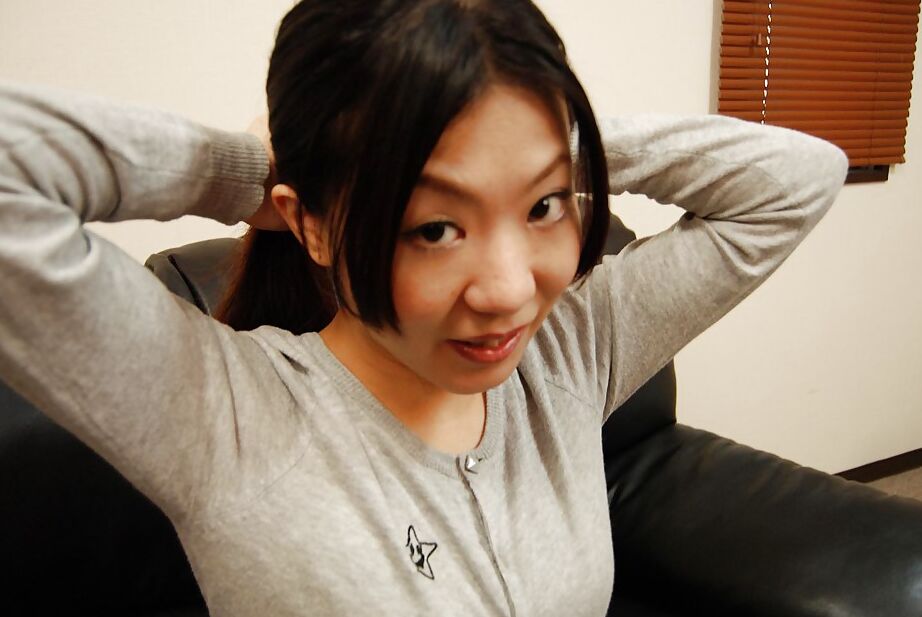 16P Asian MILF Shizuka Saeki stripping down and playing with a vibrator