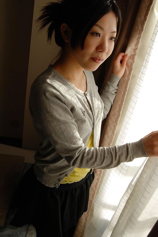 16P Asian MILF Shizuka Saeki stripping down and playing with a vibrator