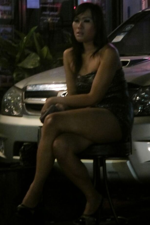 16P Travestis tailandesas exóticas deambulando por las calles públicas sin desnudos