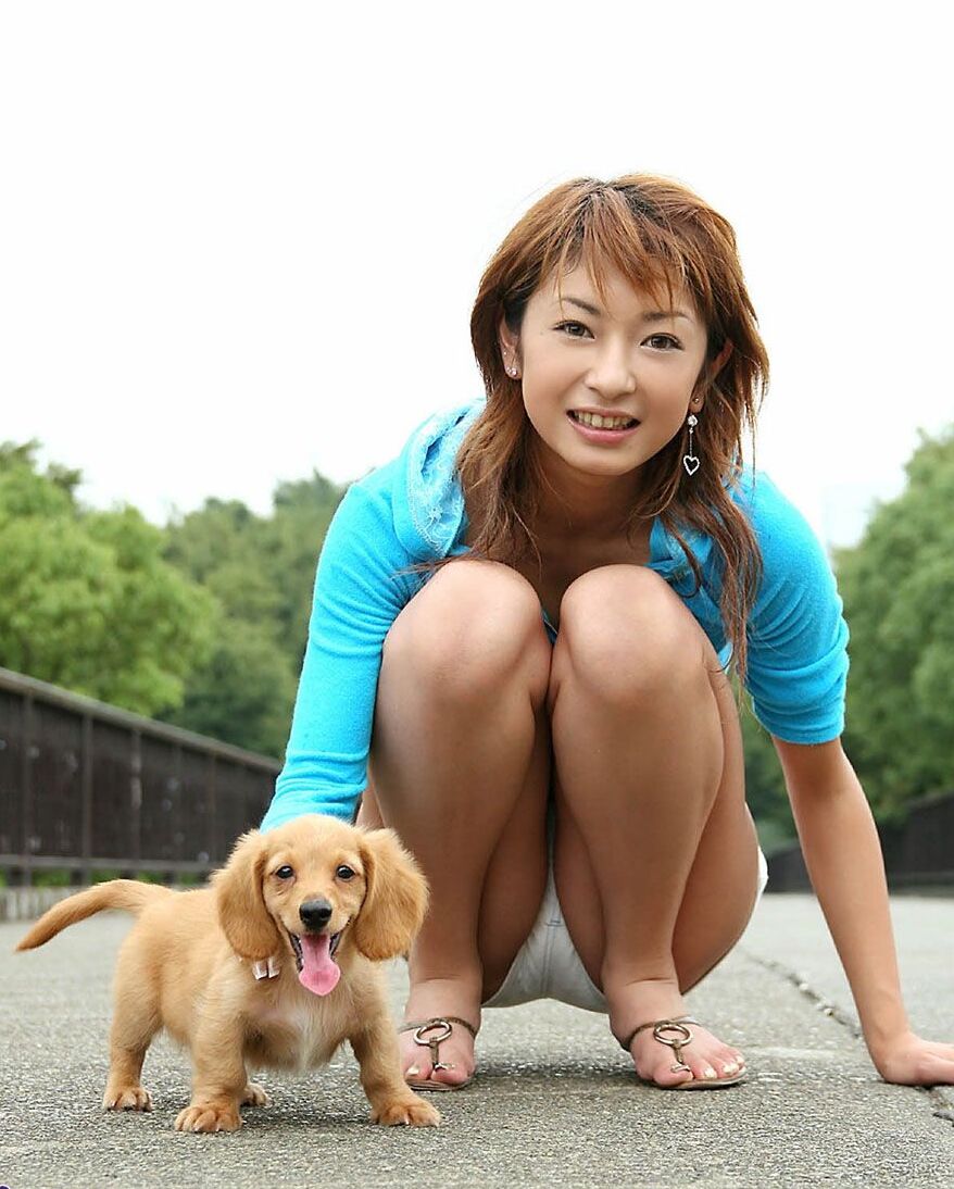 16P A adolescente japonesa Nao expõe seus peitos pequenos e calcinhas fofas durante ação solo