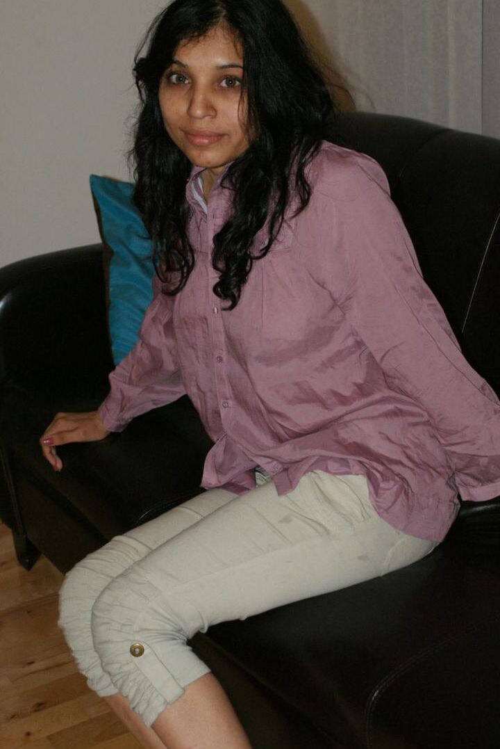 12P Indian chick Kavya Sharma gets totally naked on a sofa after cooking