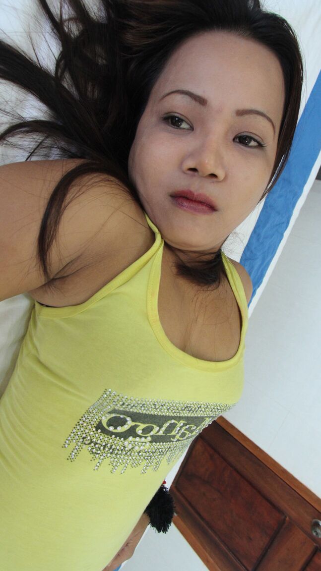 15P Vietnamese amateur Giaw has her hairy muff filled with cum by a foreigner