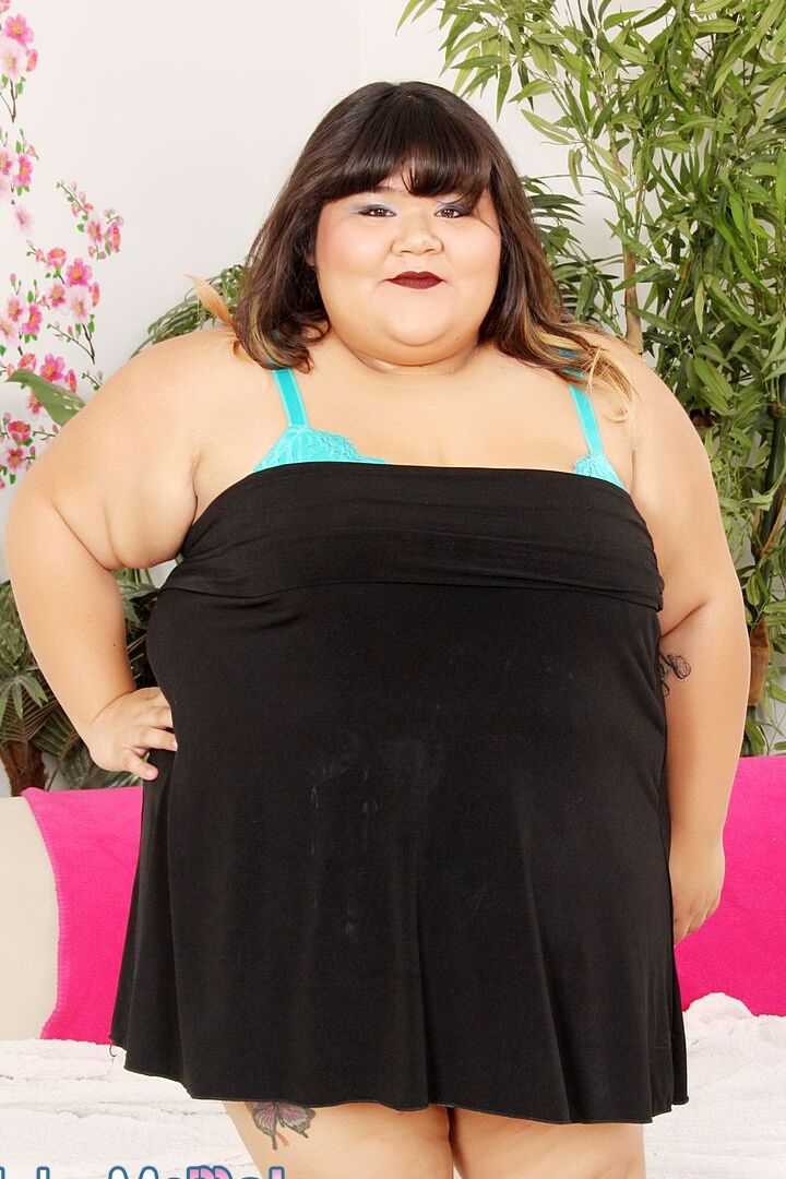 14P Hot Asian SSBBW Sugar tira lingerie sexy para mostrar seios flácidos