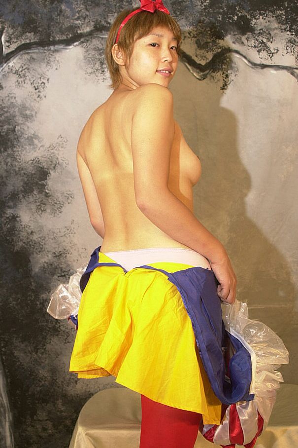 16P Bonito asiático iniciante Ai liberando lindos peitos de adolescente da roupa de cosplay