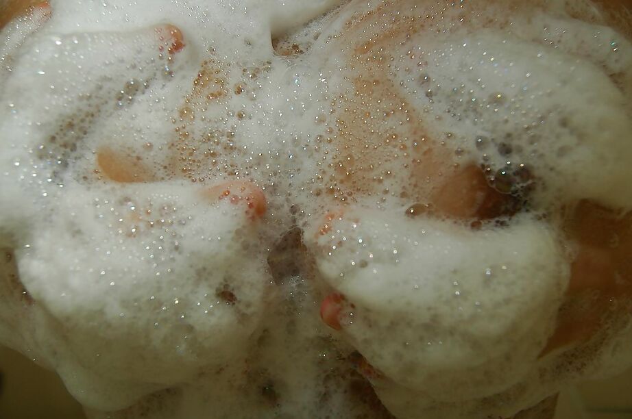 16P Adolescente asiática tetona con herida peluda Risa Takashima tomando una ducha