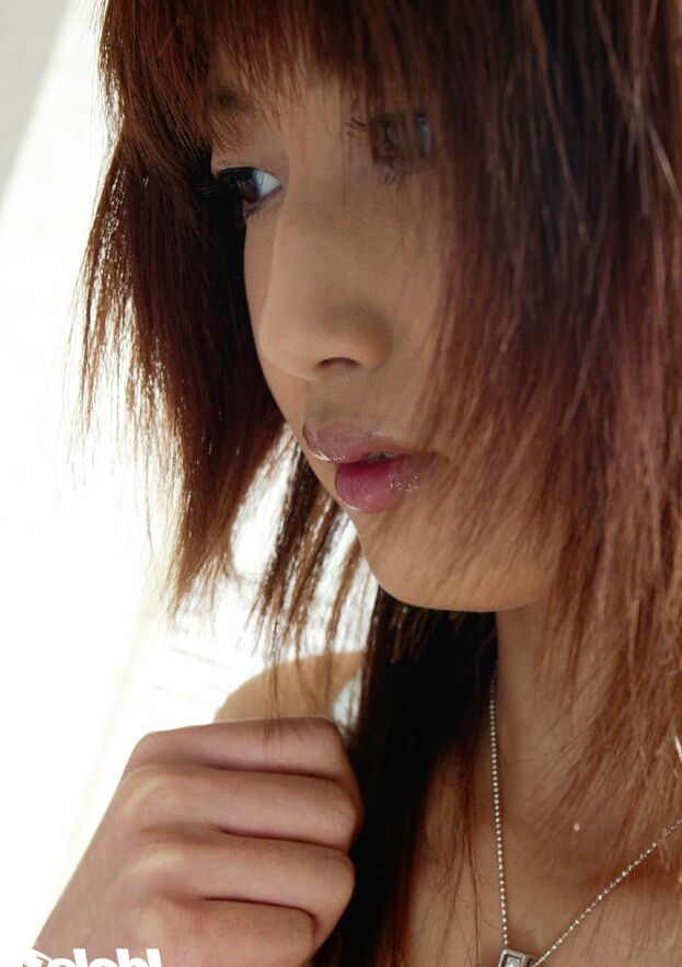 16P Vollbusiges asiatisches Teenie-Babe Mio Komori schlüpft aus ihren Dessous