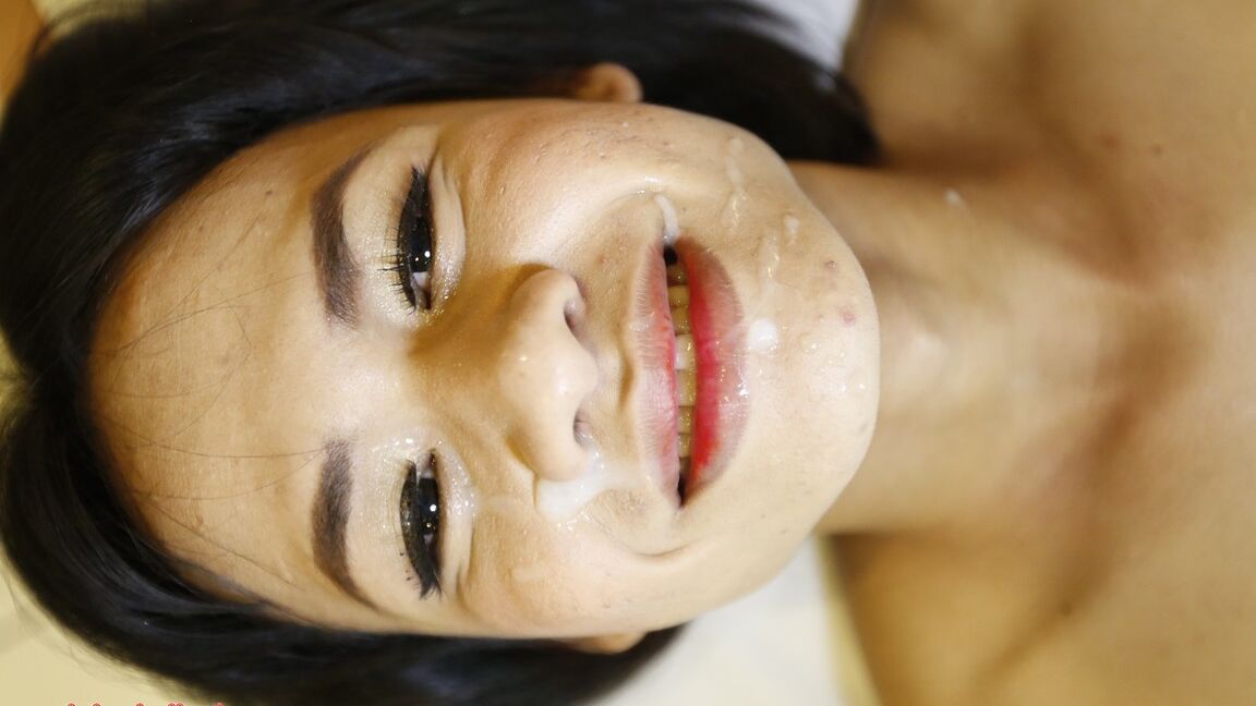 12P Ladyboy tailandês de 19 anos faz tratamento facial com um grande pau branco depois de chupar seu pau