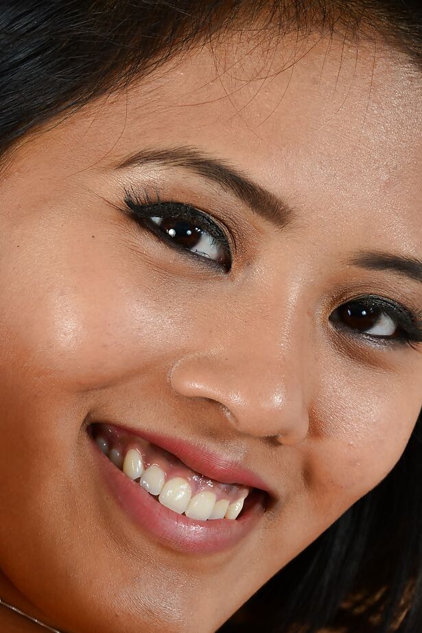16P Angelina Chung, une asiatique en chaleur, montre son butin juteux exceptionnel