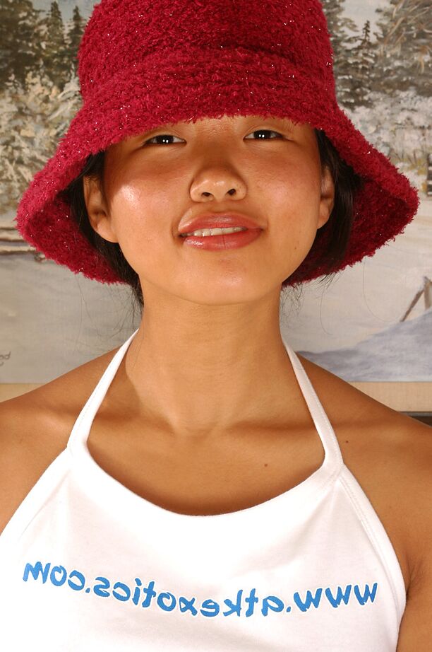 16P Hairy amateur Asian babe Janet spreads her appealing cave of harmony