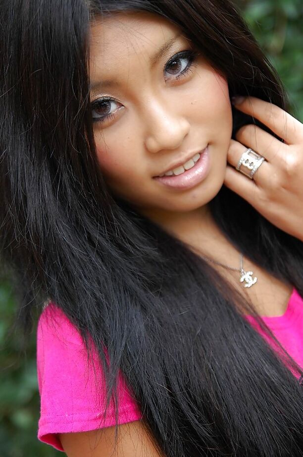 16P La sexy asiática Chinatsu Ogata descubriendo lentamente sus elegantes curvas