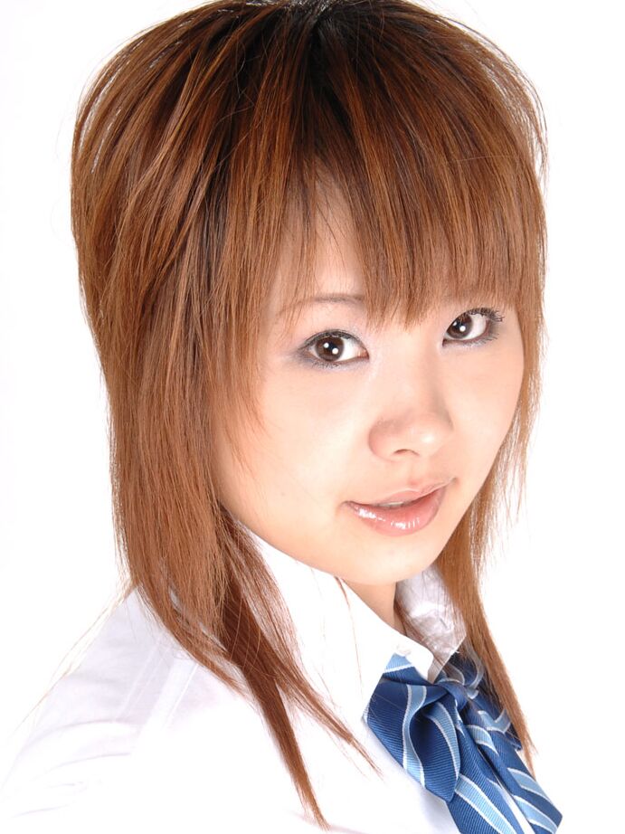 12P La encantadora estudiante japonesa Ichigo Morino posando con su lindo uniforme