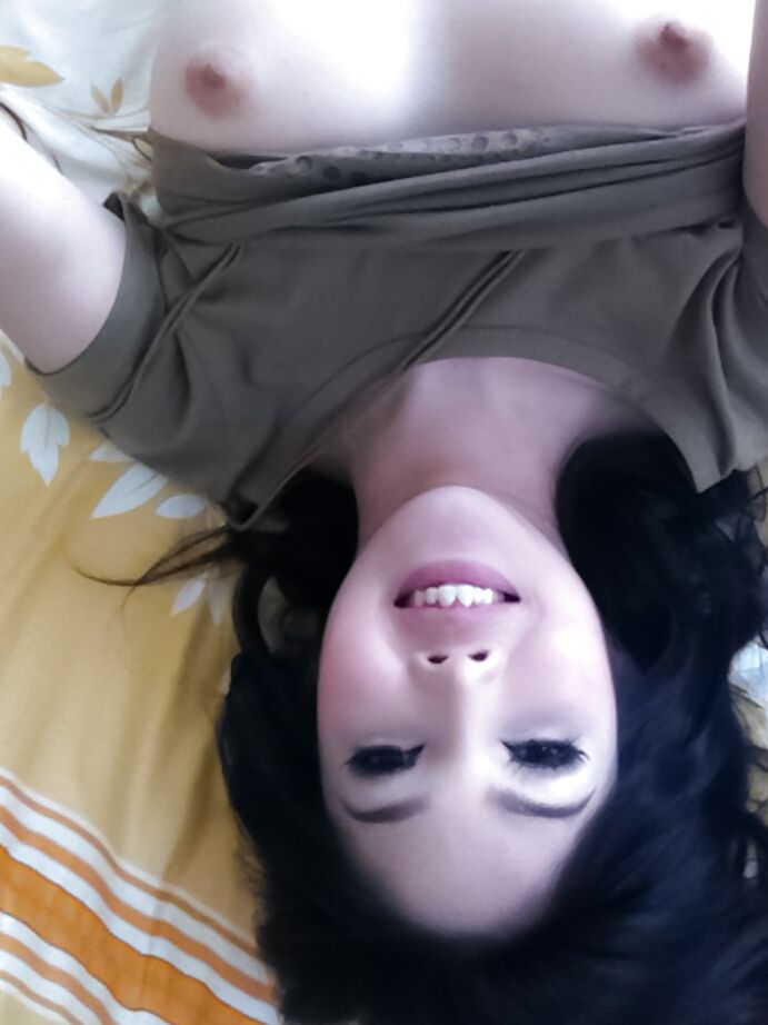16P Wunderschöne asiatische Transe Ladyboys Pattaya masturbiert mit ihren Spielsachen