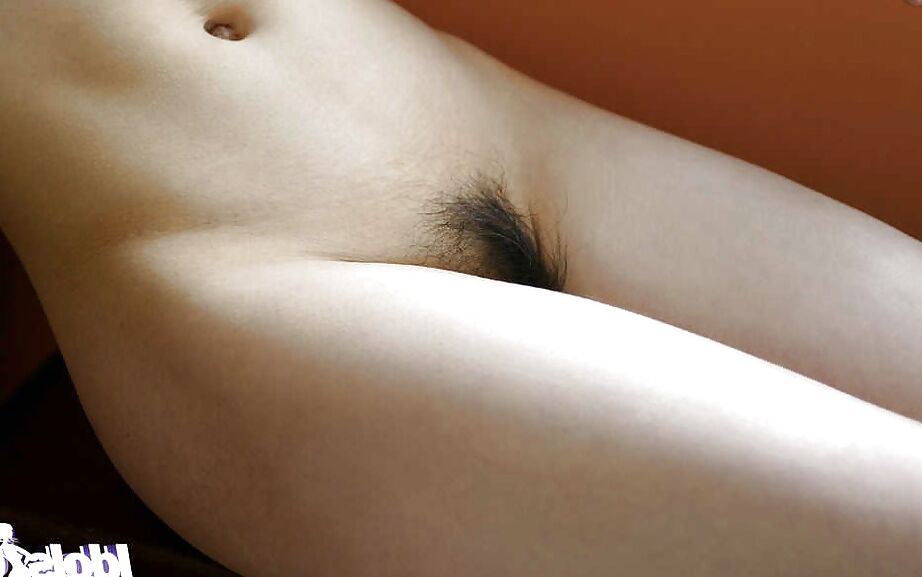 16P Verführerisches asiatisches Babe mit haariger Muschi Kanan Kawaii wechselt ihre Unterwäsche