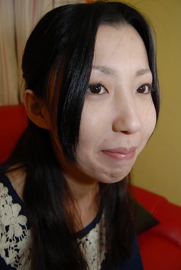 16P A adolescente morena Yui Nakazato mostra sua buceta peluda asiática em close