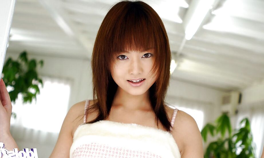 16P Foxy asiática joven Akiho Yoshizawa descubriendo su seductor cuerpo