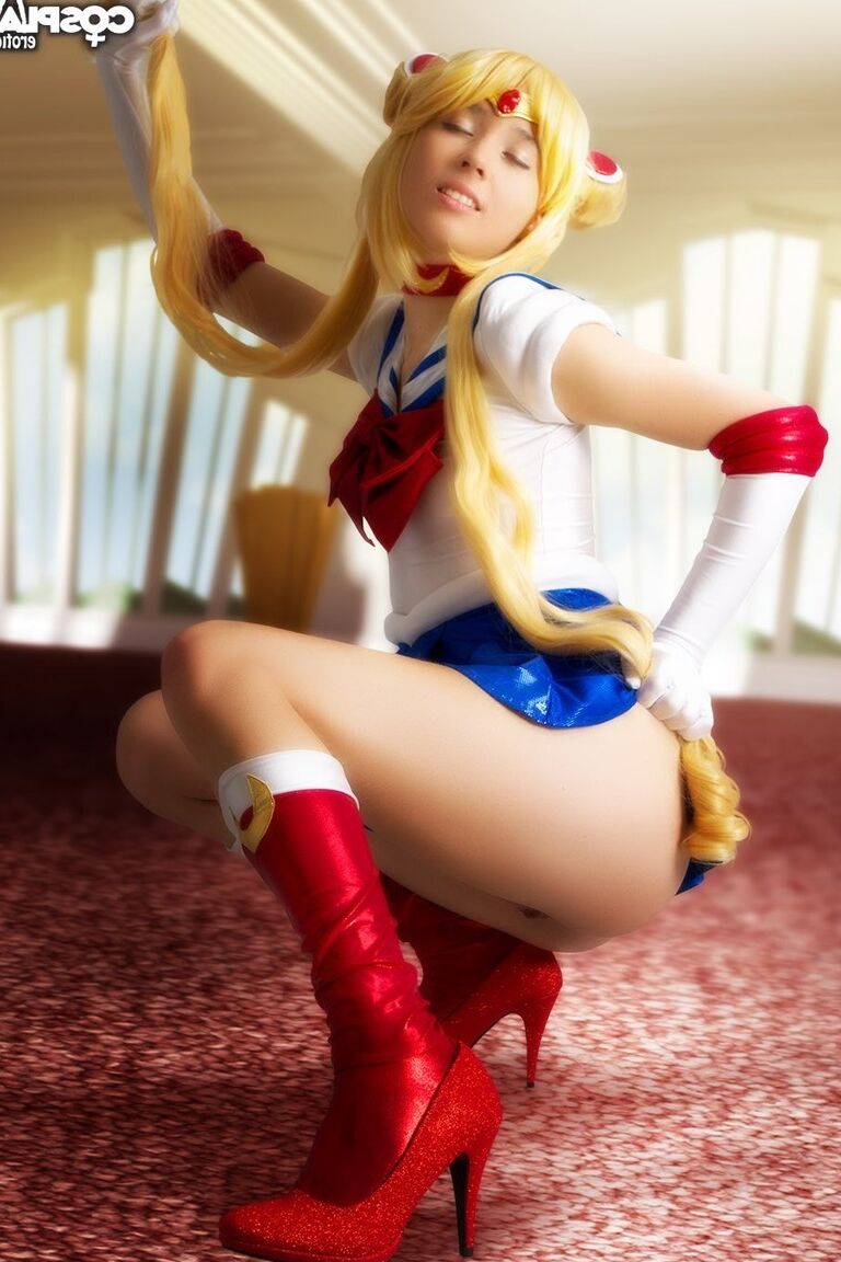 12P Cosplay Erótico Sailor Moon cosplay nu