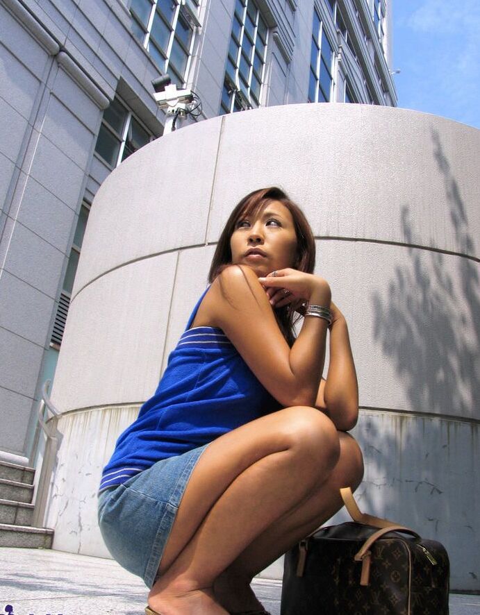 16P Japanese redhead Yuki gets totally naked in a hotel room by herself