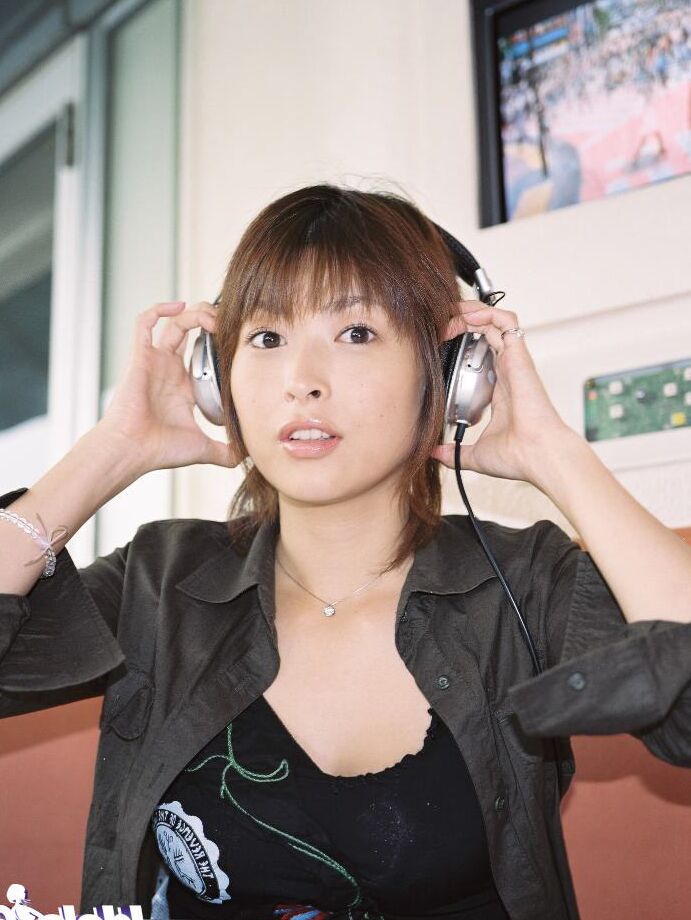 16P La seductora asiática Nana Natsume mostrando sus bonitas tetas