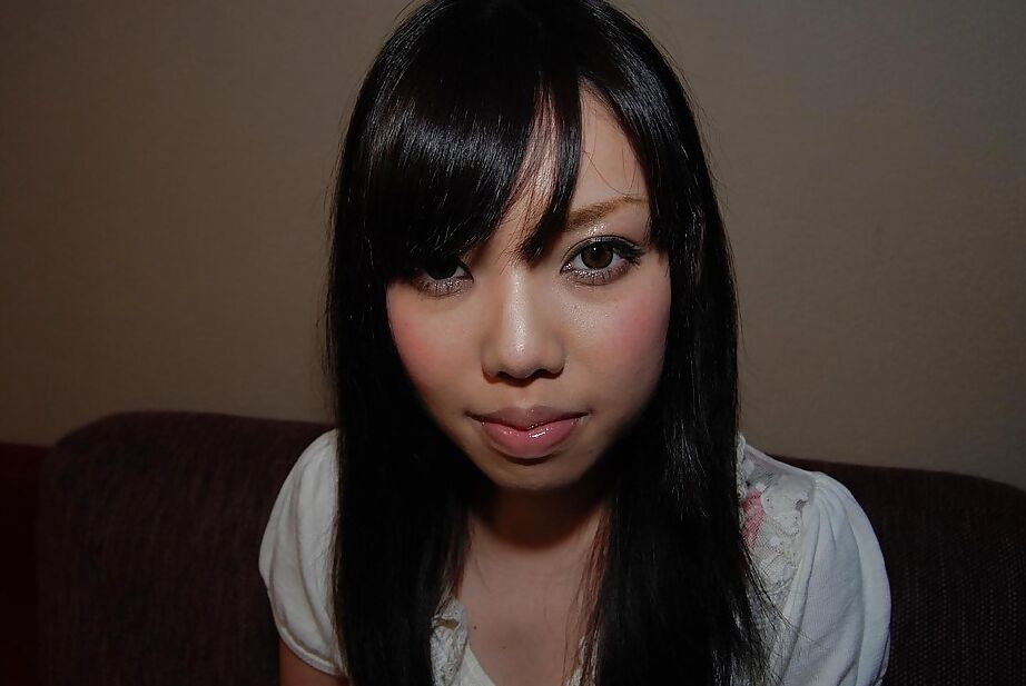 16P Linda adolescente asiática Chisa Nagata ficando nua e vibrando em sua fenda