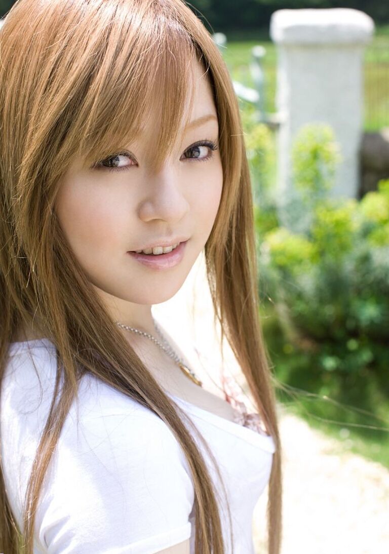 16P 美しい日本の女の子、桜井りあが着替え中に全裸になる