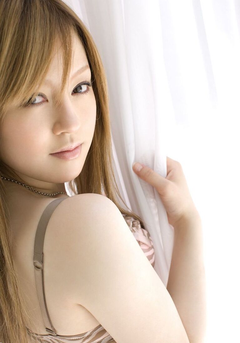 16P 美しい日本の女の子、桜井りあが着替え中に全裸になる