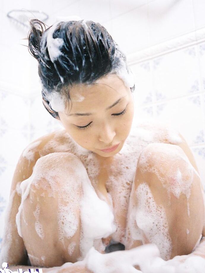 16P Appealing asian babe with big tits Nana Natsume taking bath