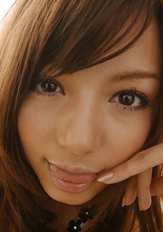 16P Tina Yuzuki, jolie mannequin adolescente, elle est mignonne et sexy nue