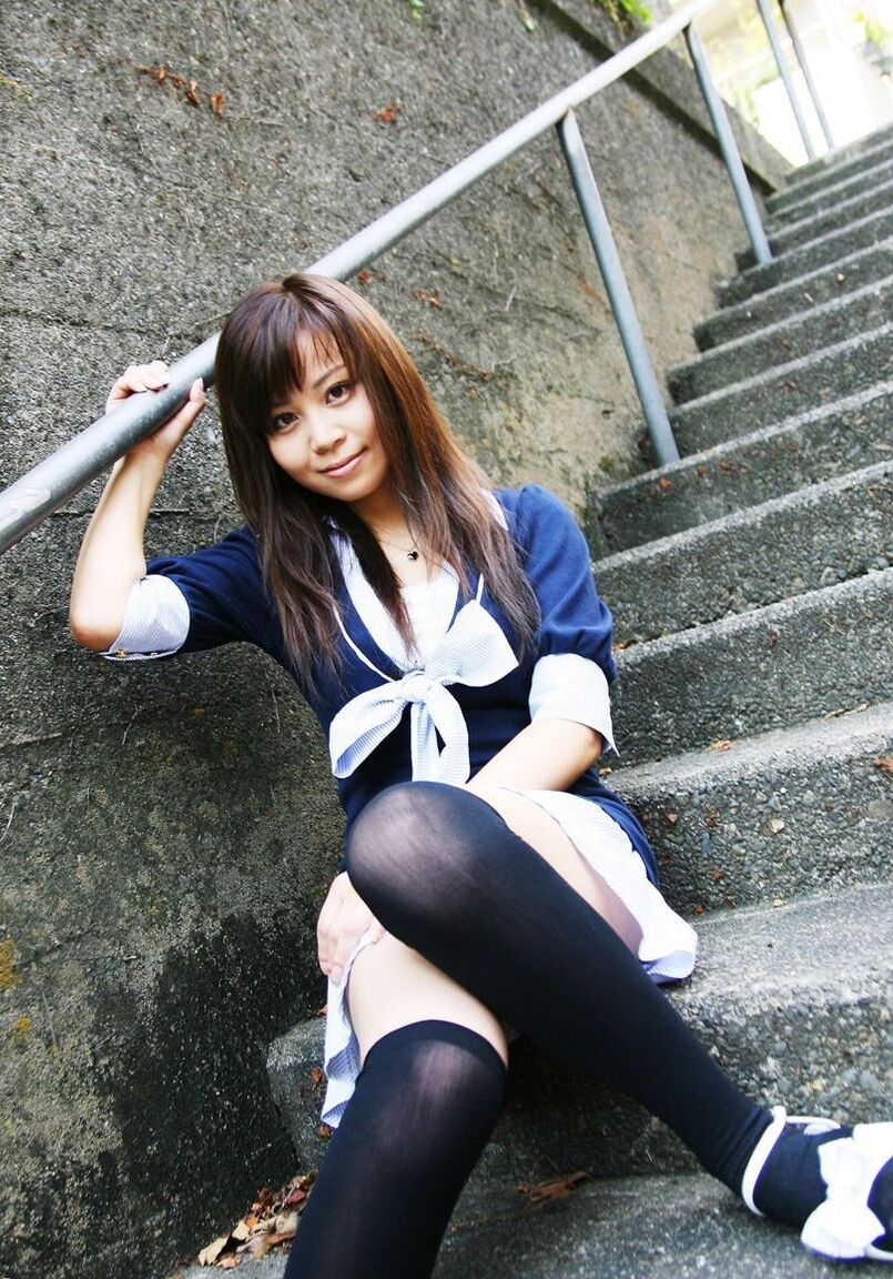 15P アジア人女は外出前にランジェリーと Tバックを見せびらかすのを楽しむ