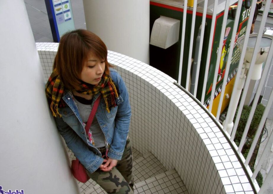 16P 服を着たら京子は街に出て新しいチンポを見つける準備ができています