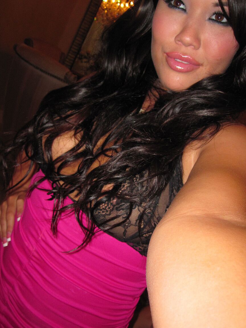 17P asiatisches Babe in sexy Dessous London Keyes entblößt natürliche Titten und enge Muschi