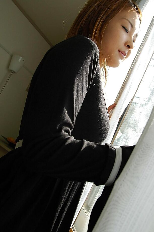 16P アジア人美女工藤千恵が服を脱いで毛むくじゃらのおまんこをクローズアップで露出