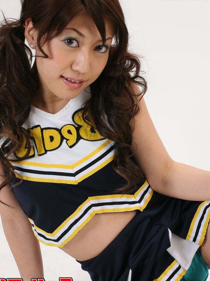 12P Adolescentes japonesas sexys posan con atuendos provocativos y muestran sus habilidades sexuales