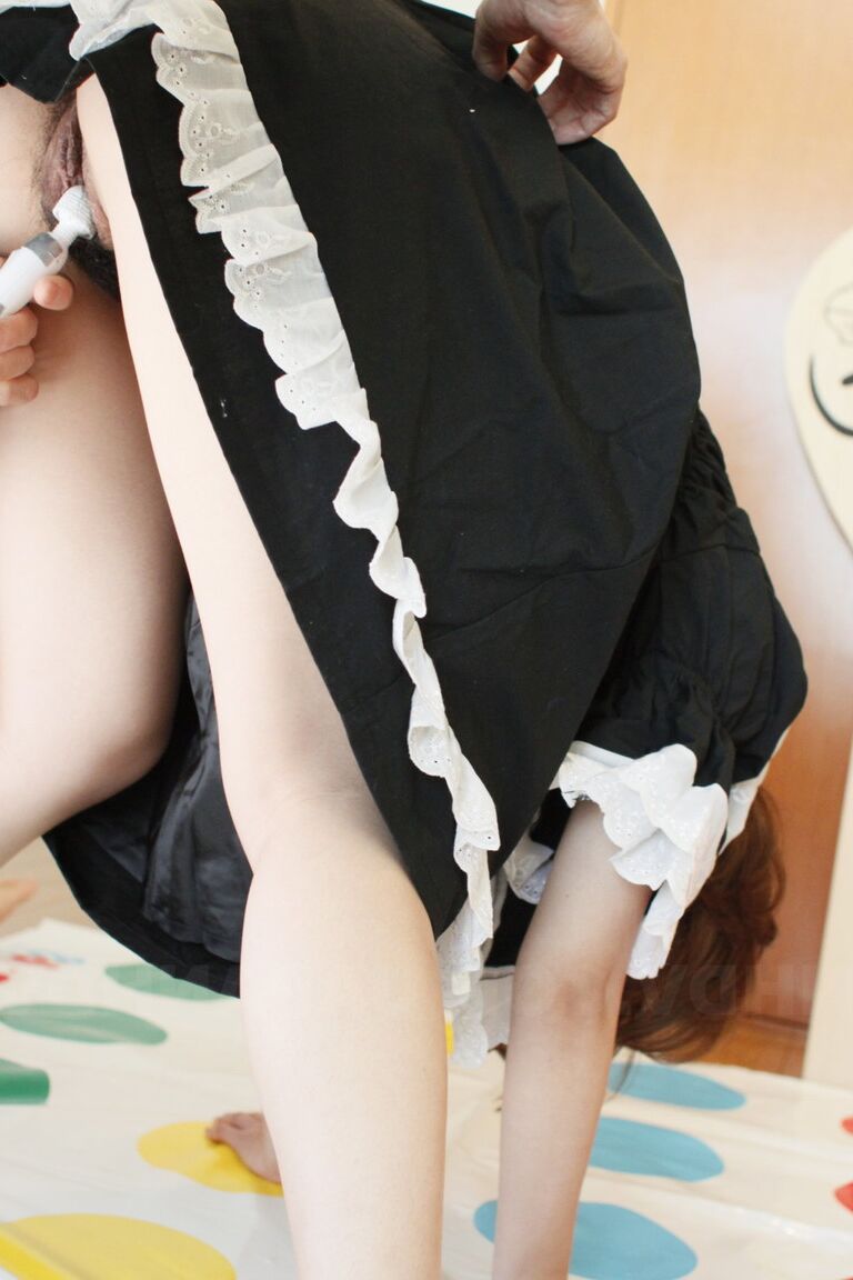 21P La sirvienta asiática morena Sakura Aragaki se desnuda y le juguetean y chupan el chocho