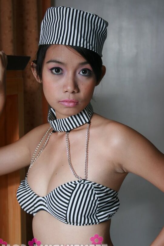 15P Pouty linda nua filipina prisioneira sexual janet