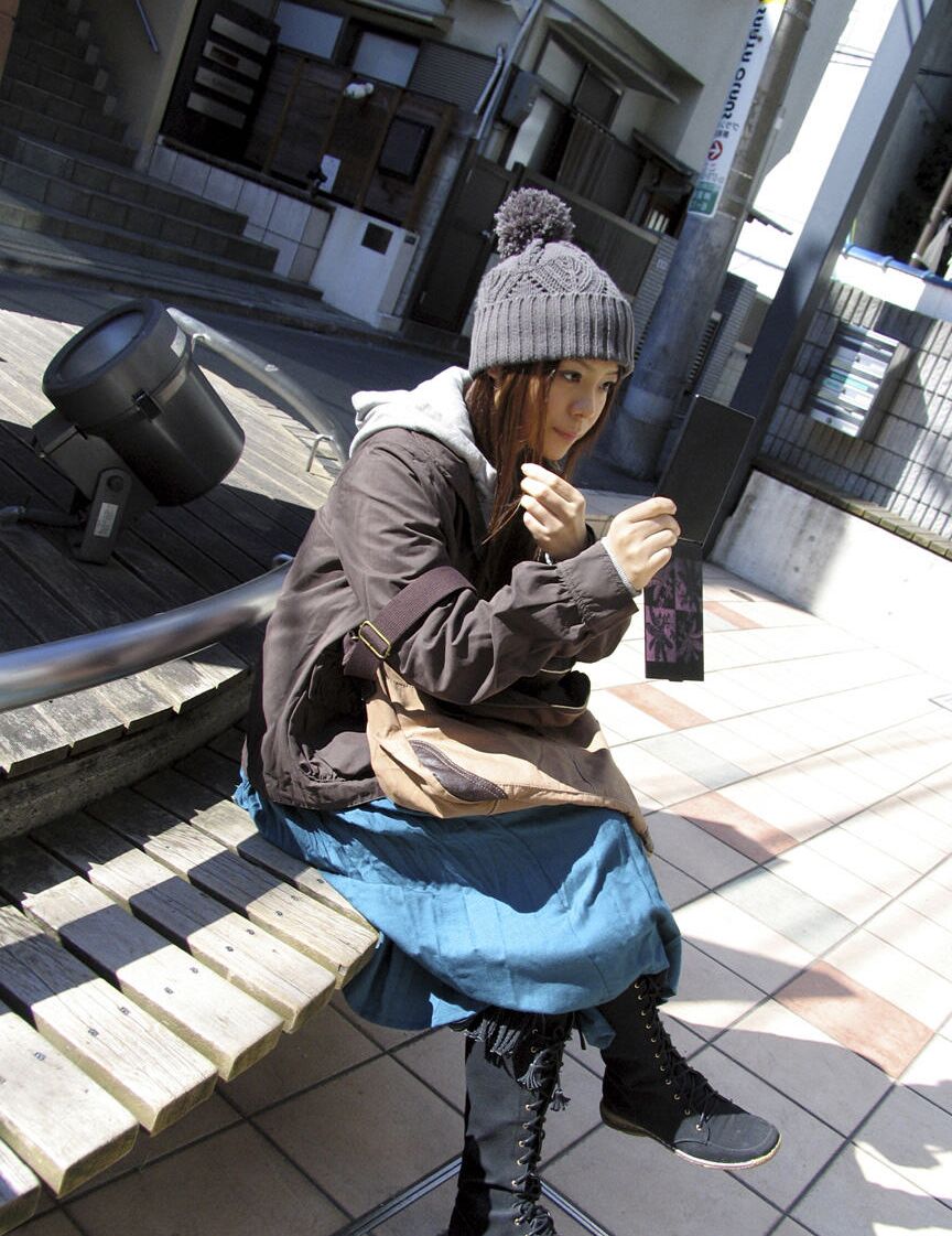 16P La jeune japonaise Nori revient du froid pour se faire masturber et baiser