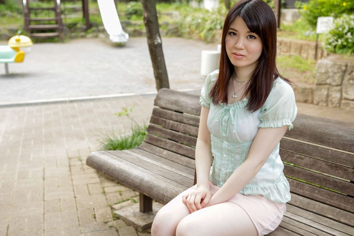 20P Novato japonês é despido e fodido com os dedos por um estranho em uma van