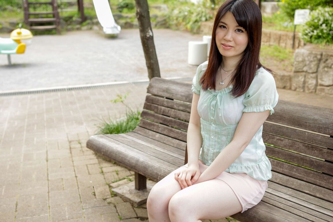 20P Novato japonês é despido e fodido com os dedos por um estranho em uma van